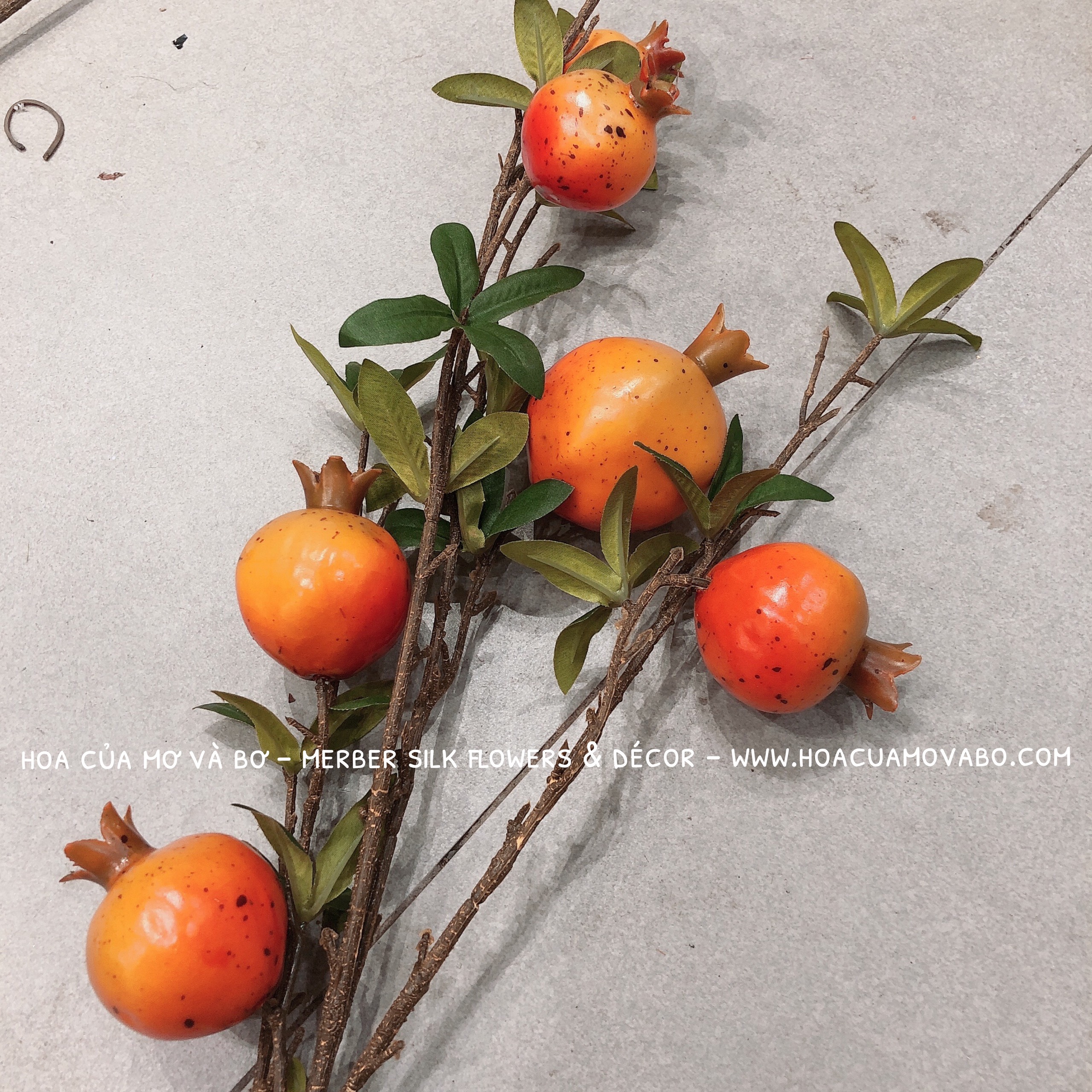 Cành lựu giả trang trí (ảnh chụp thật)