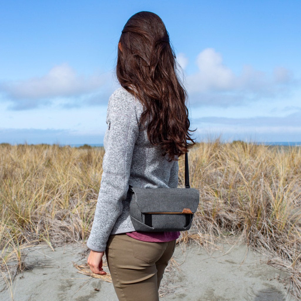 Túi đeo chéo Peak Design Field Pouch