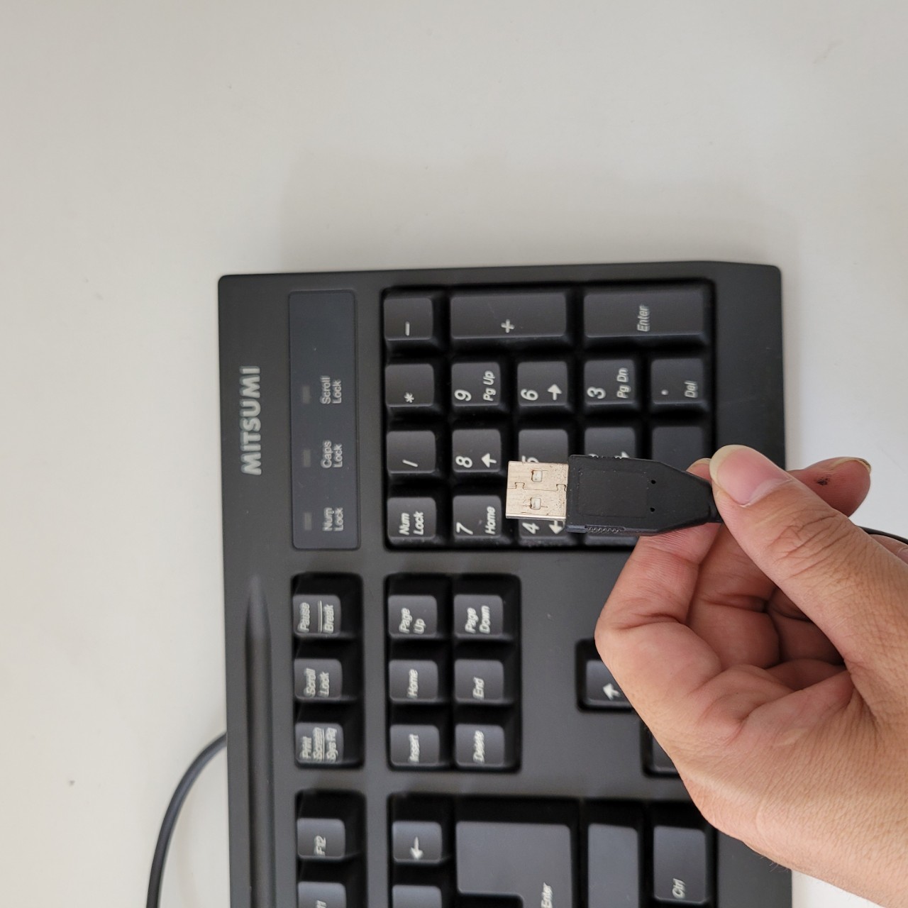 Bàn phím mitsumi-KFKEA4XB siêu bền, cổng cắm USB