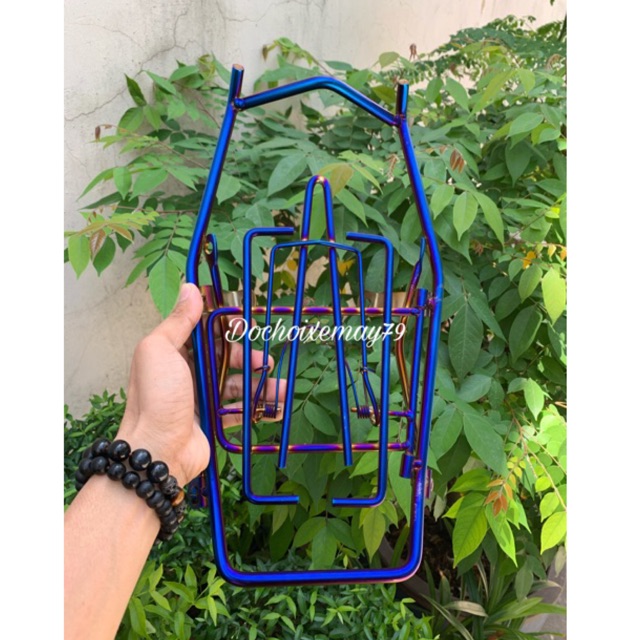 Baga between titanium Raider fi-Satria