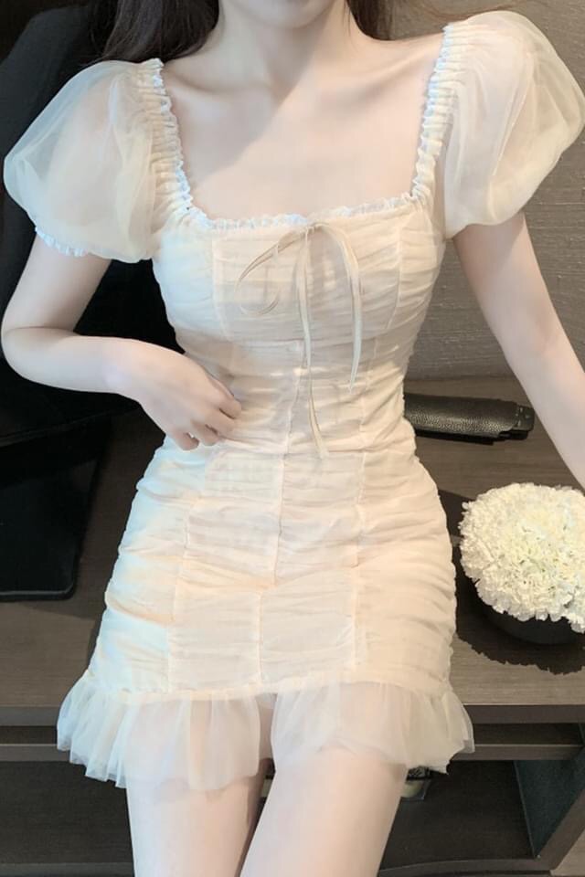 Đầm ren nhúng tay phồng ôm body