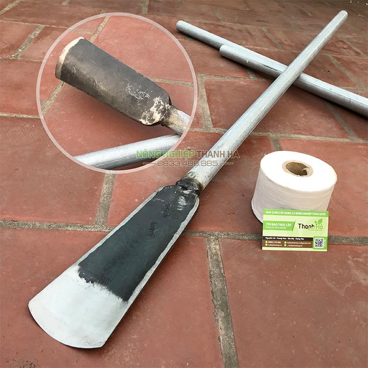 Thuổng lưỡi cong đánh bầu cây