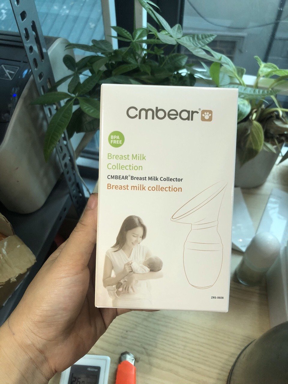 Bình/ cốc/ phễu hứng sữa tự động kèm nắp + chân đứng cmbear