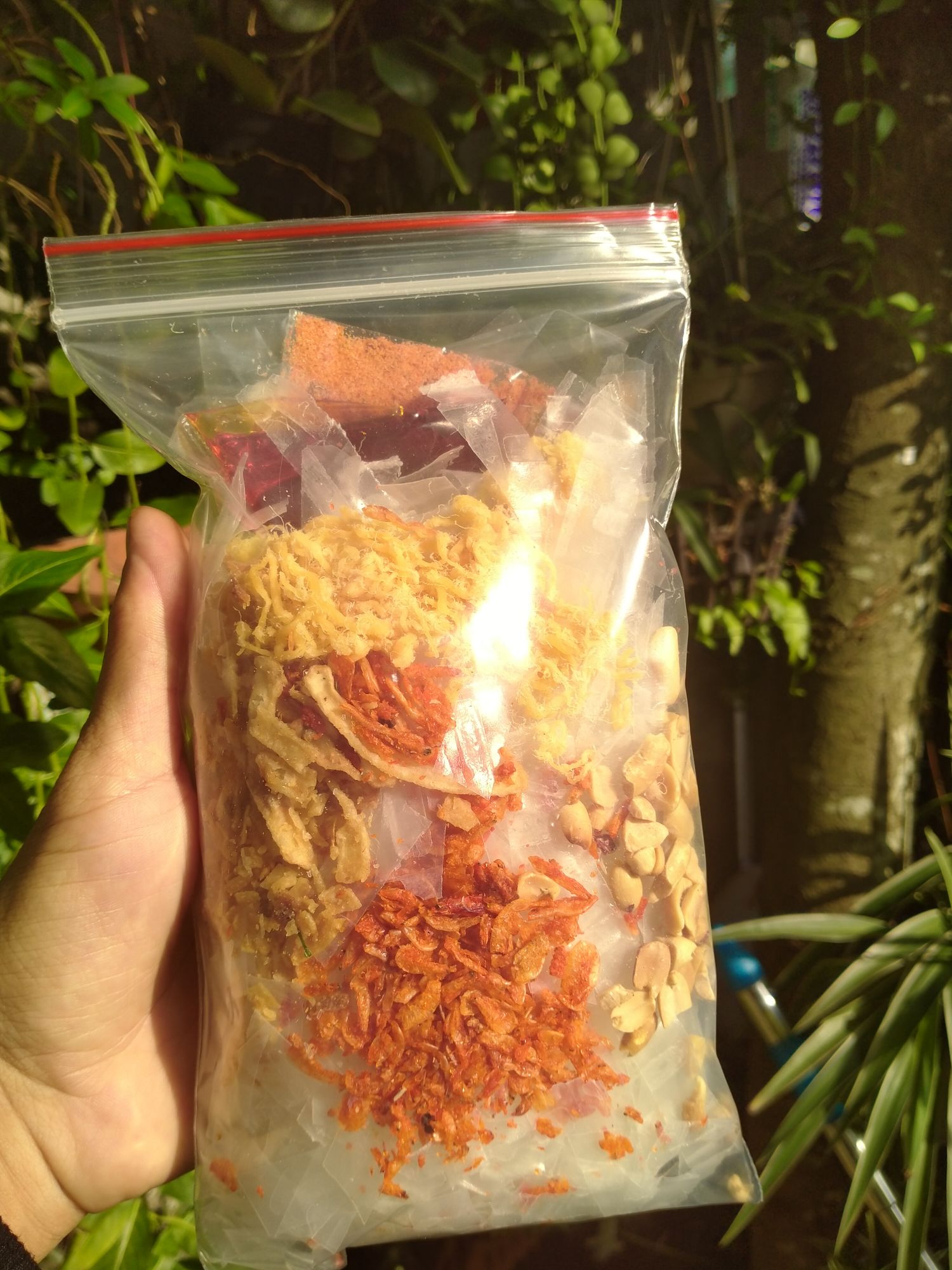 1 bịch bánh tráng trộn chà bông