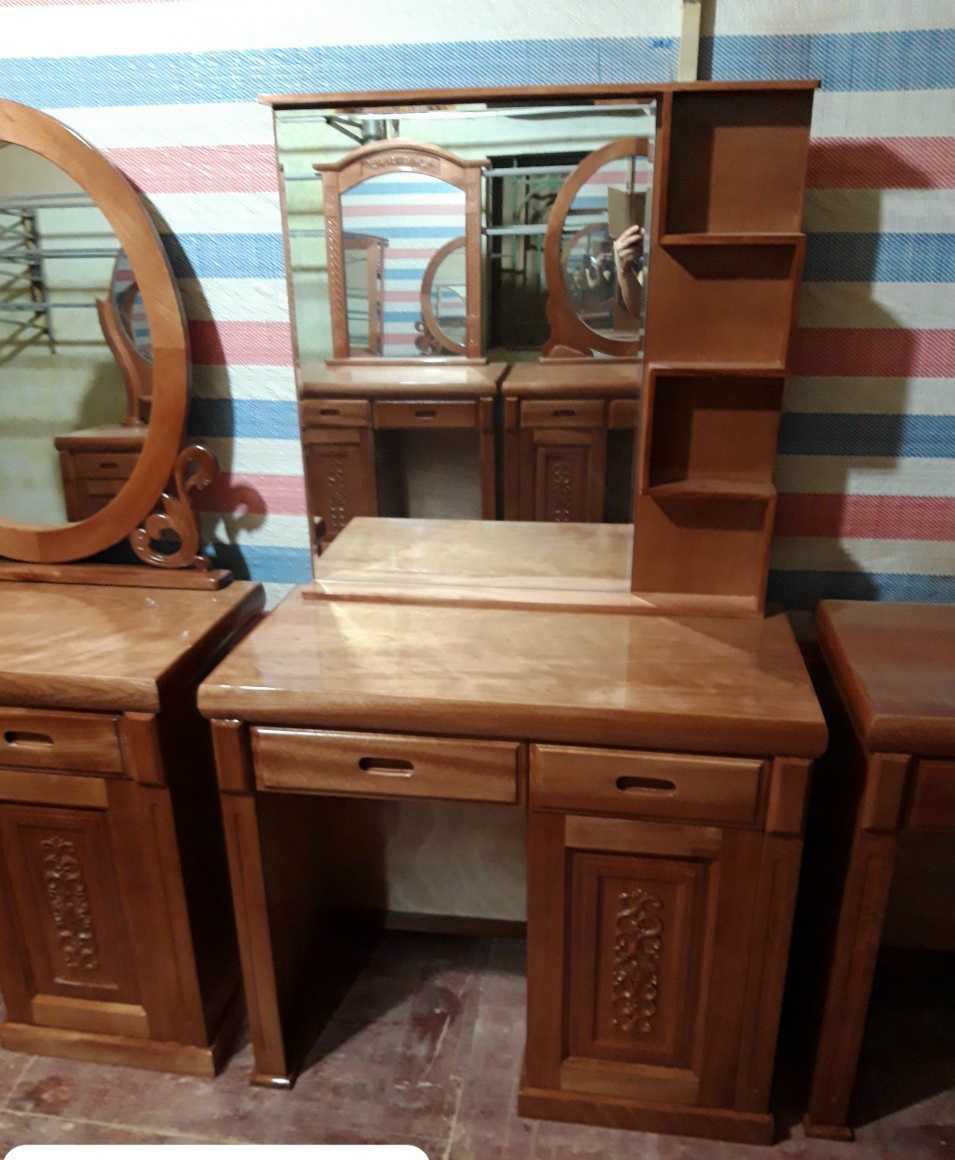 Bàn trang điểm gỗ xoan đào, kiểu cánh đục