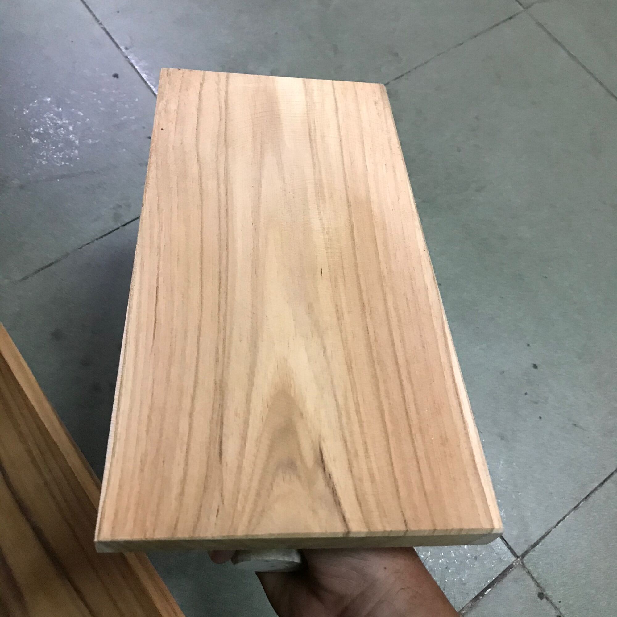 Bàn chà gỗ giá tỵ