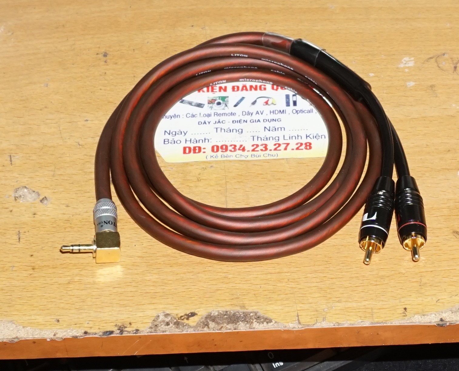 Dây 3.5 ra 2 hoa sen LiTon dài 1.5m ( điện thoại , máy tính ... cắm xuống âm ly )