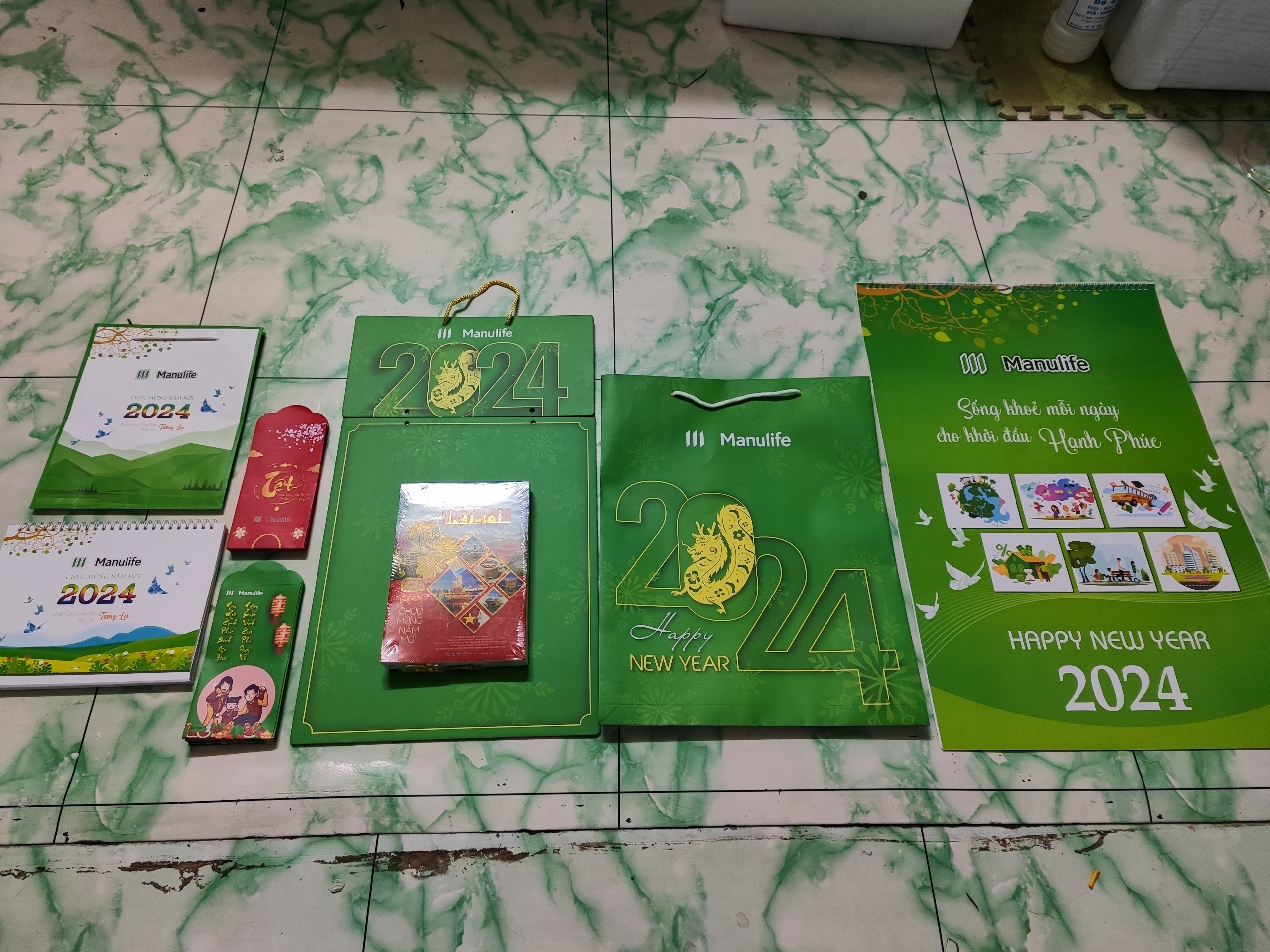 COMBO BỘ 4 QUÀ TẶNG MANULIFE 2024
