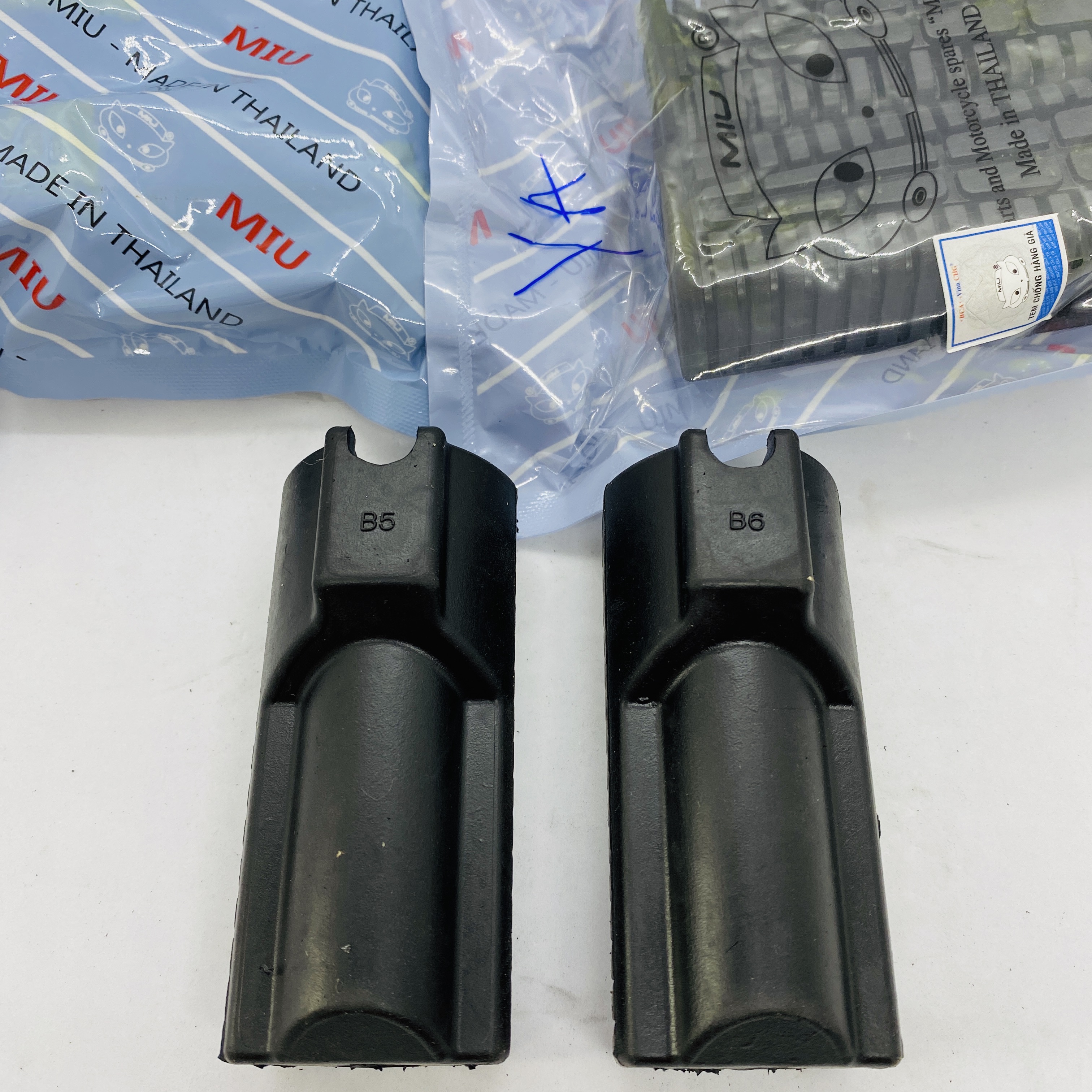 Cao Su Gác Chân Trước Xe Máy Yamaha