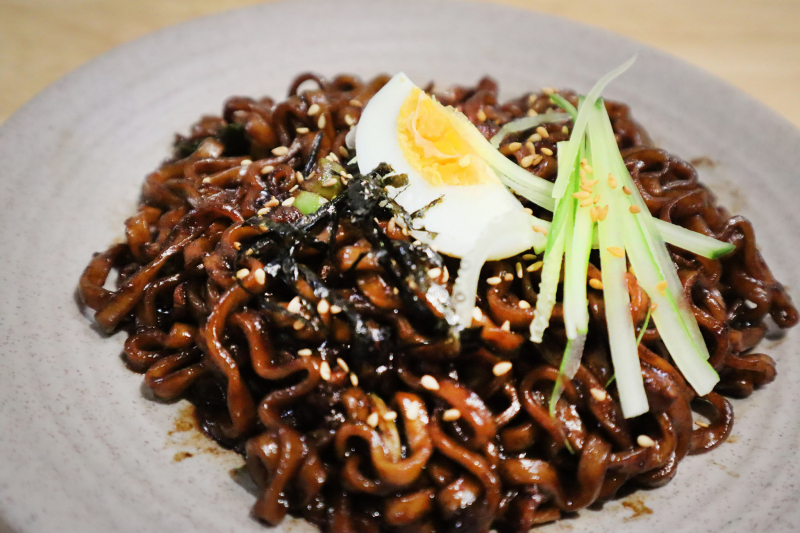 Mì trộn tương đen Koreno 78g