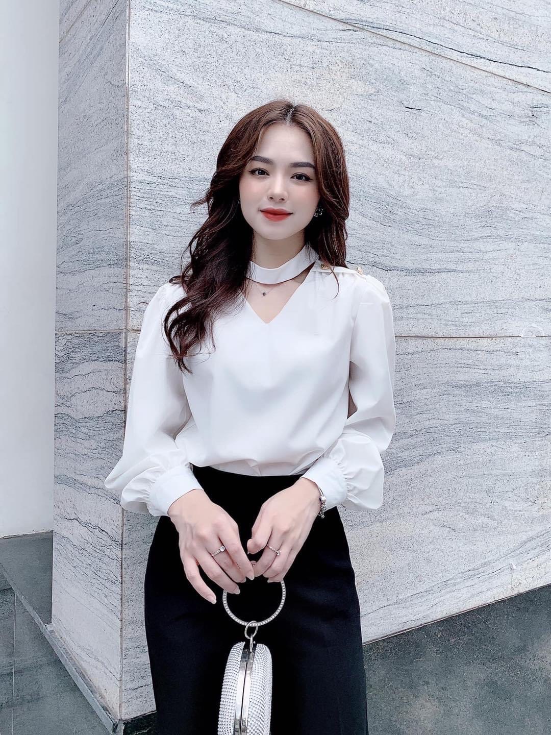 Áo cổ cách điệu vai cườm