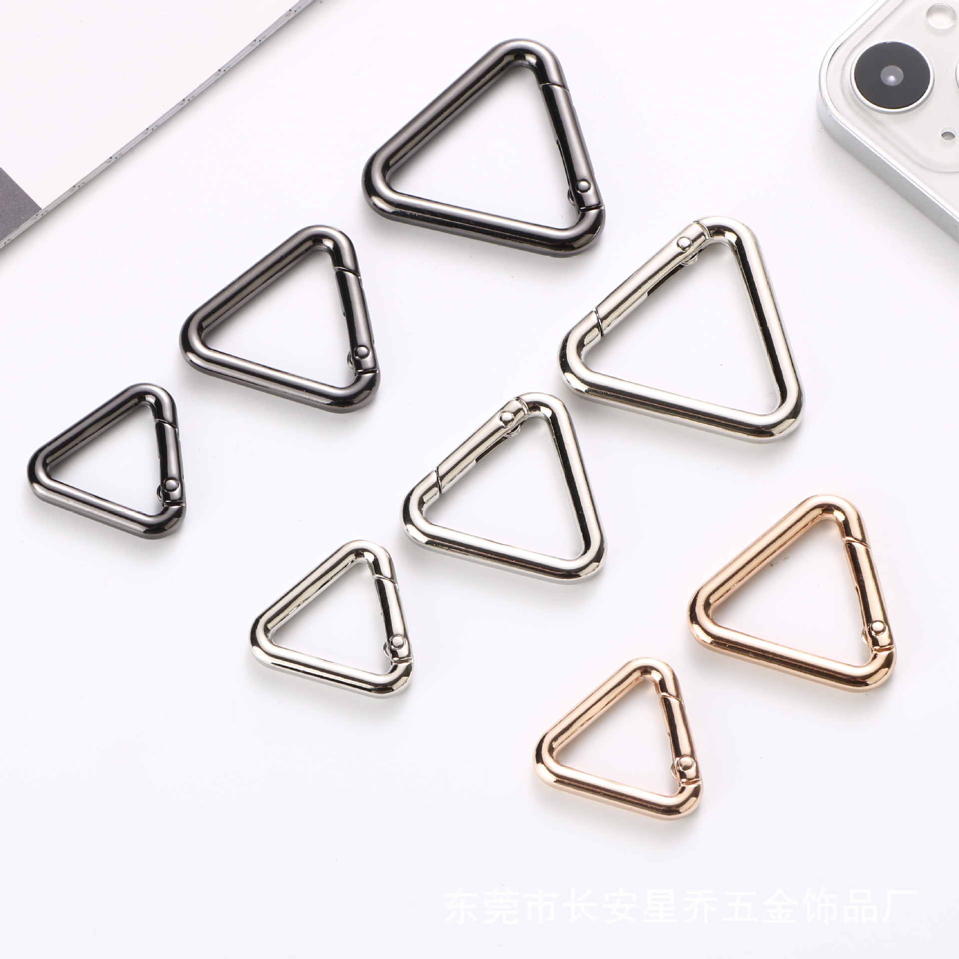 Set of 2 PCs triangular hooks for handbag cord-100style
