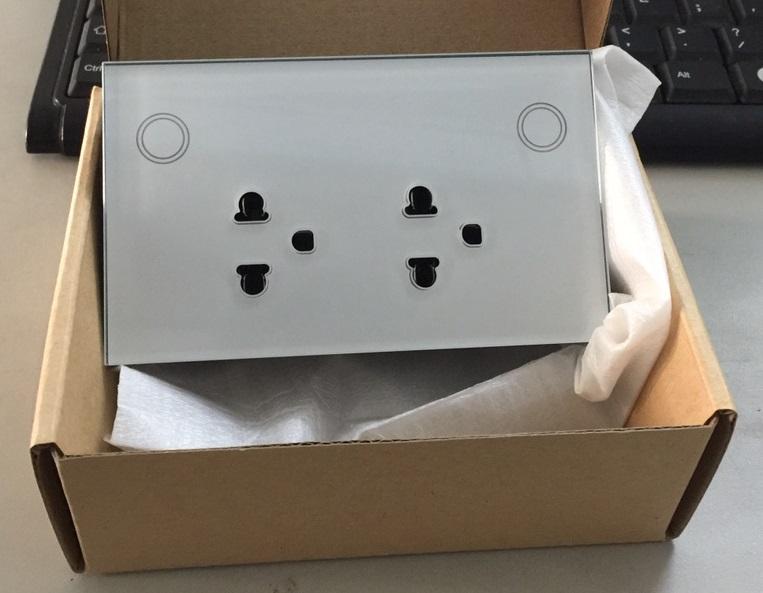 Ổ cắm âm tường mặt kính Smart Life điều khiển từ xa qua wifi