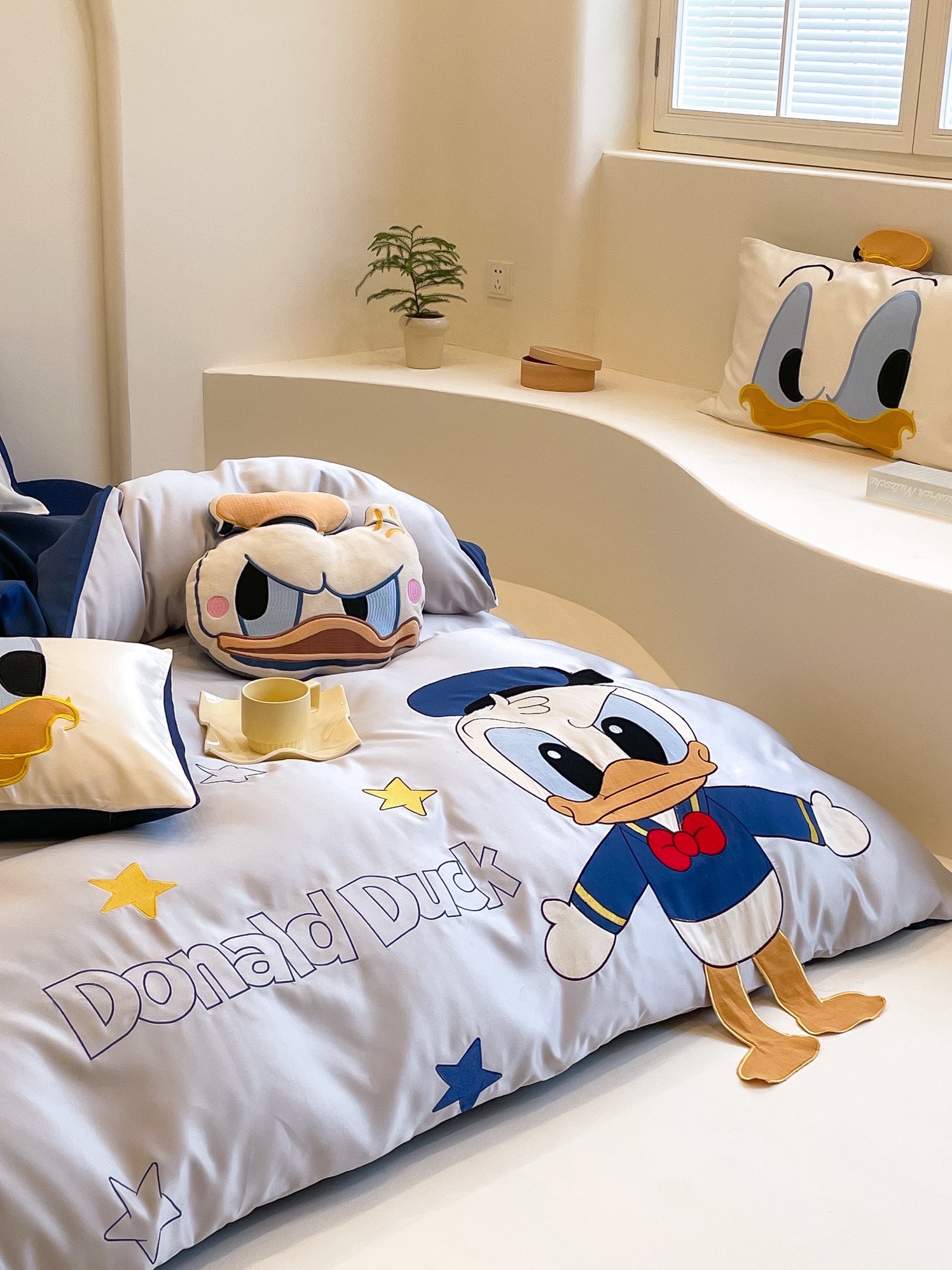 🎀(FREESHIP MAX) SET 5 MÓN VỎ CHĂN GA GỐI PHI LỤA DISNEY VỊT DONALD TẶNG GỐI TRANG TRÍ