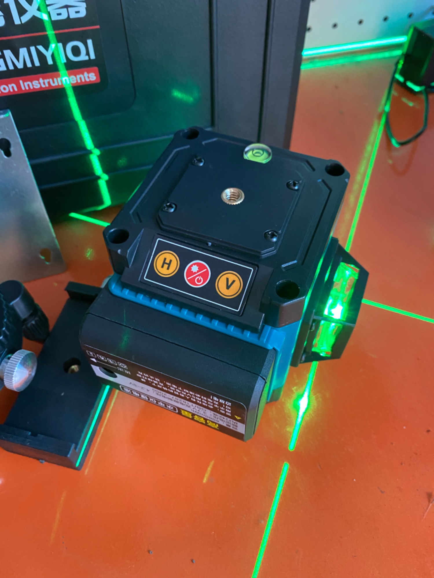 Máy cân bằng laser 12 tia xanh