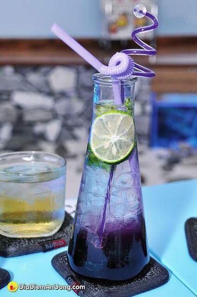 COM BO 3 CHAI THỦY TINH HÌNH TAM GIÁC 350 ML