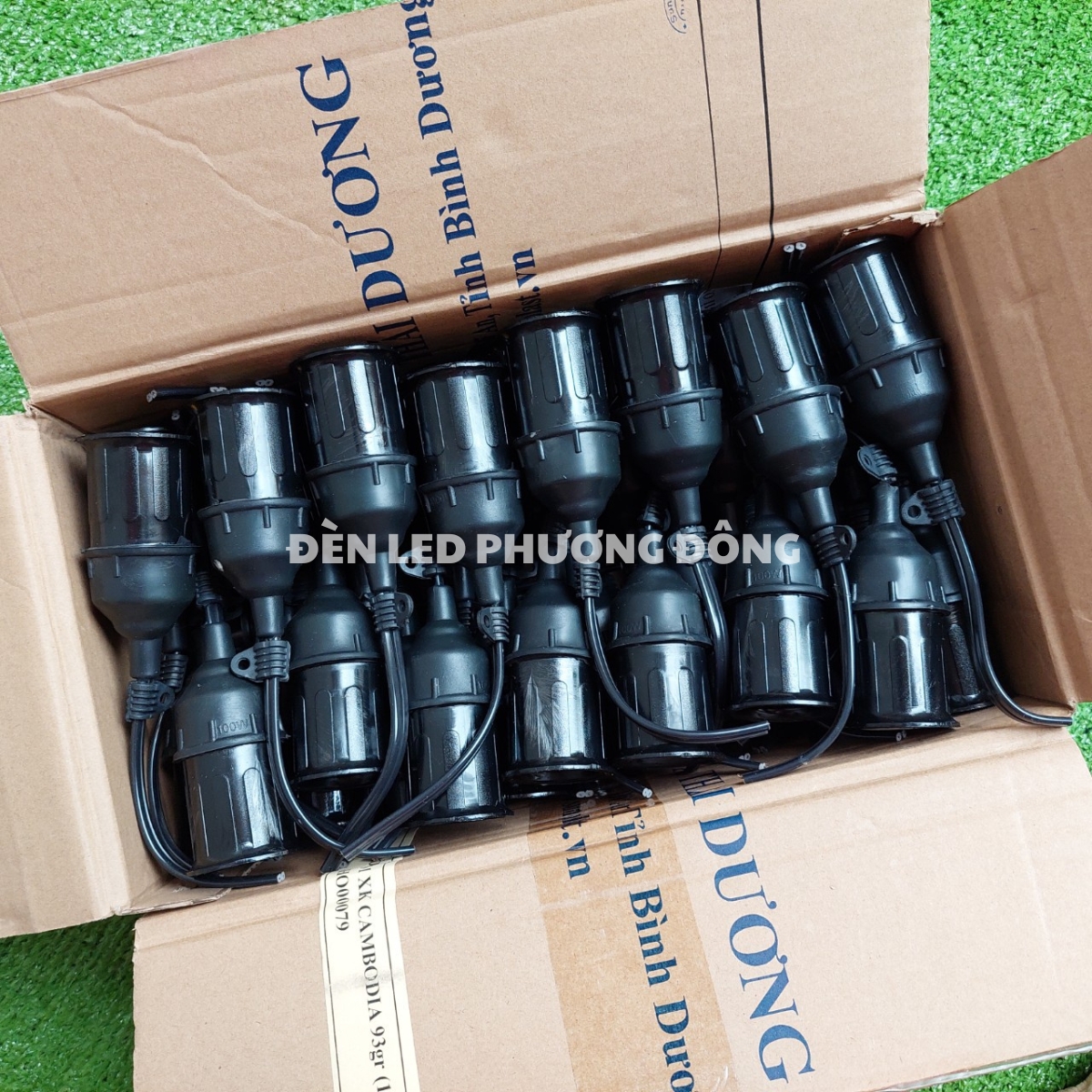 Đuôi Đèn Kín Nước E27 Cao Cấp Màu Trắng và Đen [ Có móc treo ]