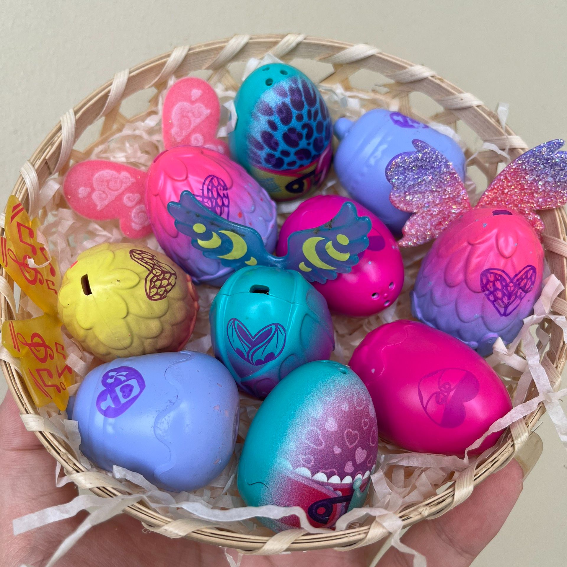 Trứng Hatchimals (đựng giỏ tre làm quà tặng bé) - giỏ 15 trứng không trùng mẫu thú