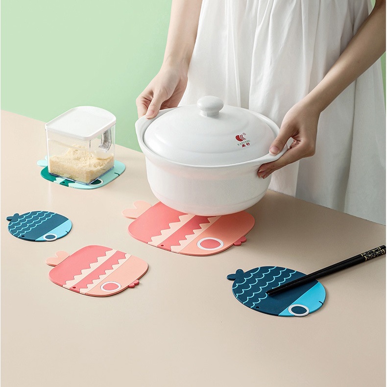 Lót nồi hình Cá silicon chống trượt, cách nhiệt cao cấp - Lót nồi hình Cá silicon dùng để lót ly, cốc, bát, đĩa
