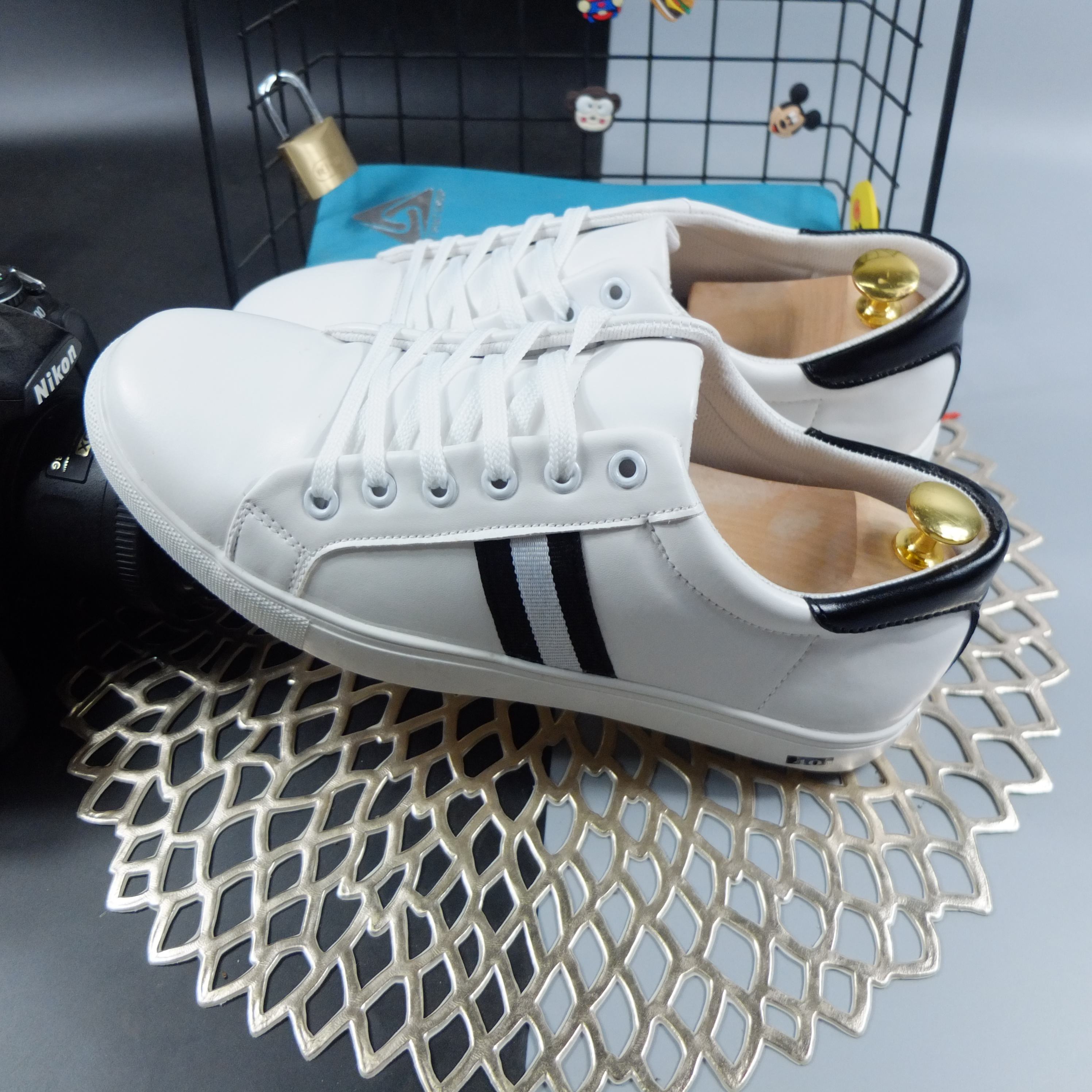 giầy nam sneaker sọc đỏ sọc xám