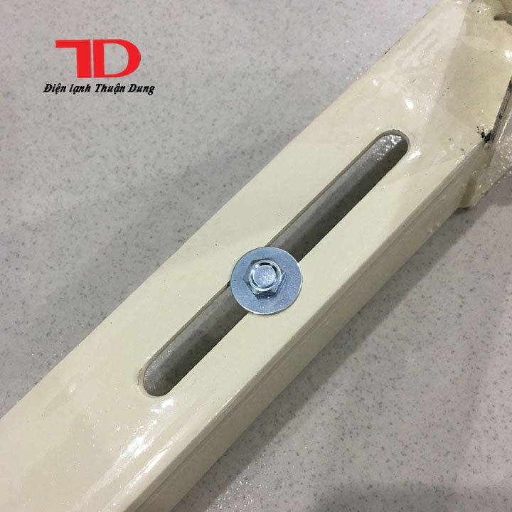 EKE Đỡ Đuôi Nóng Máy Lạnh 1.5 - 2.0HP