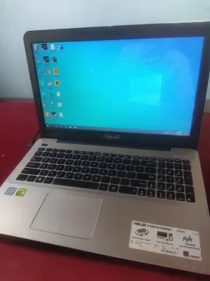 Laptop Asus X555U