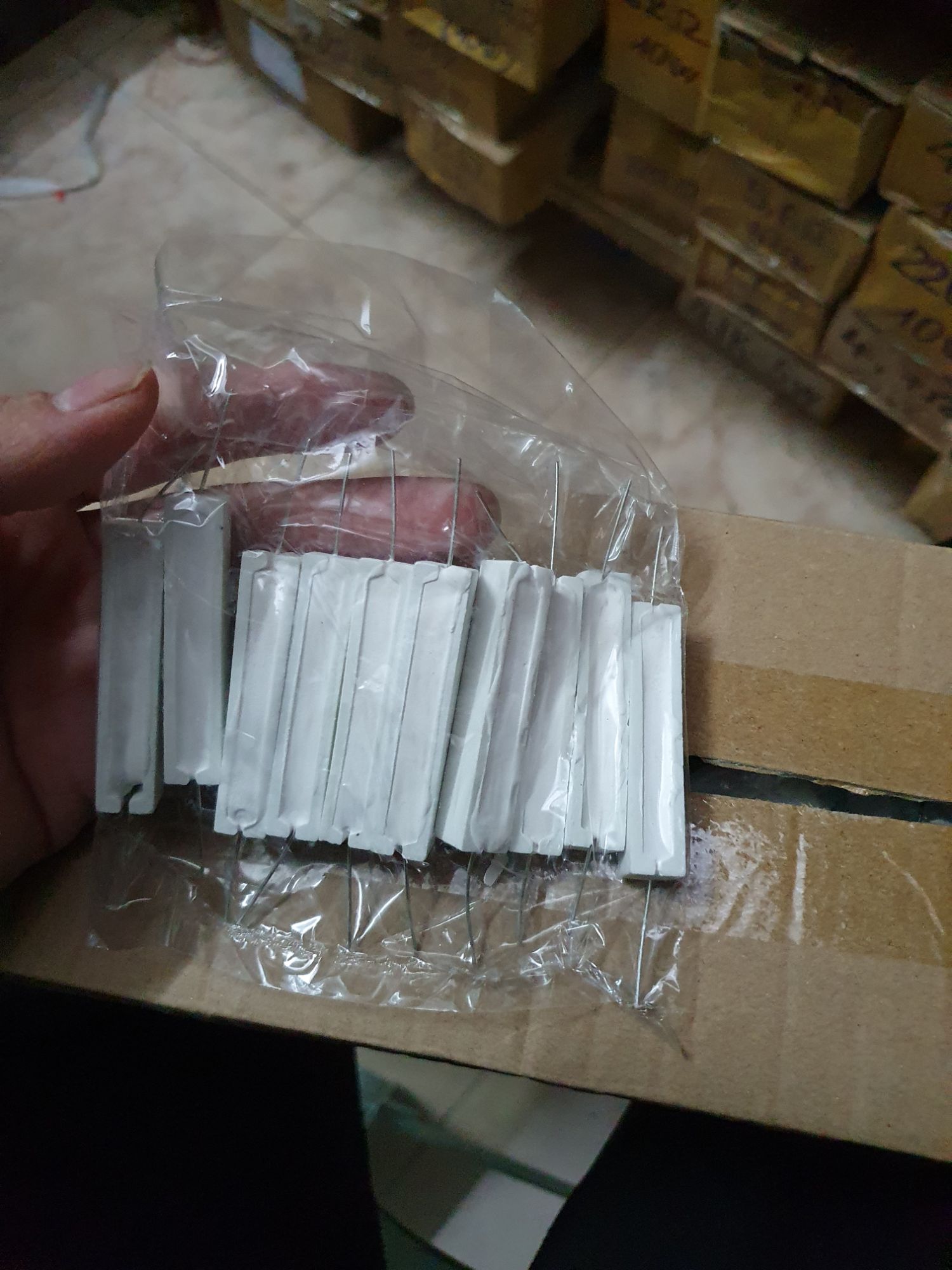 trở sứ 22 ôm 10w giá bán 10 con