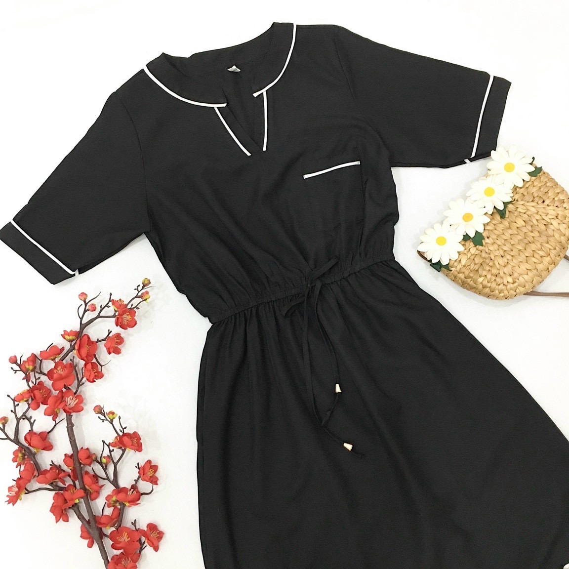 Đầm đen viền form dài
