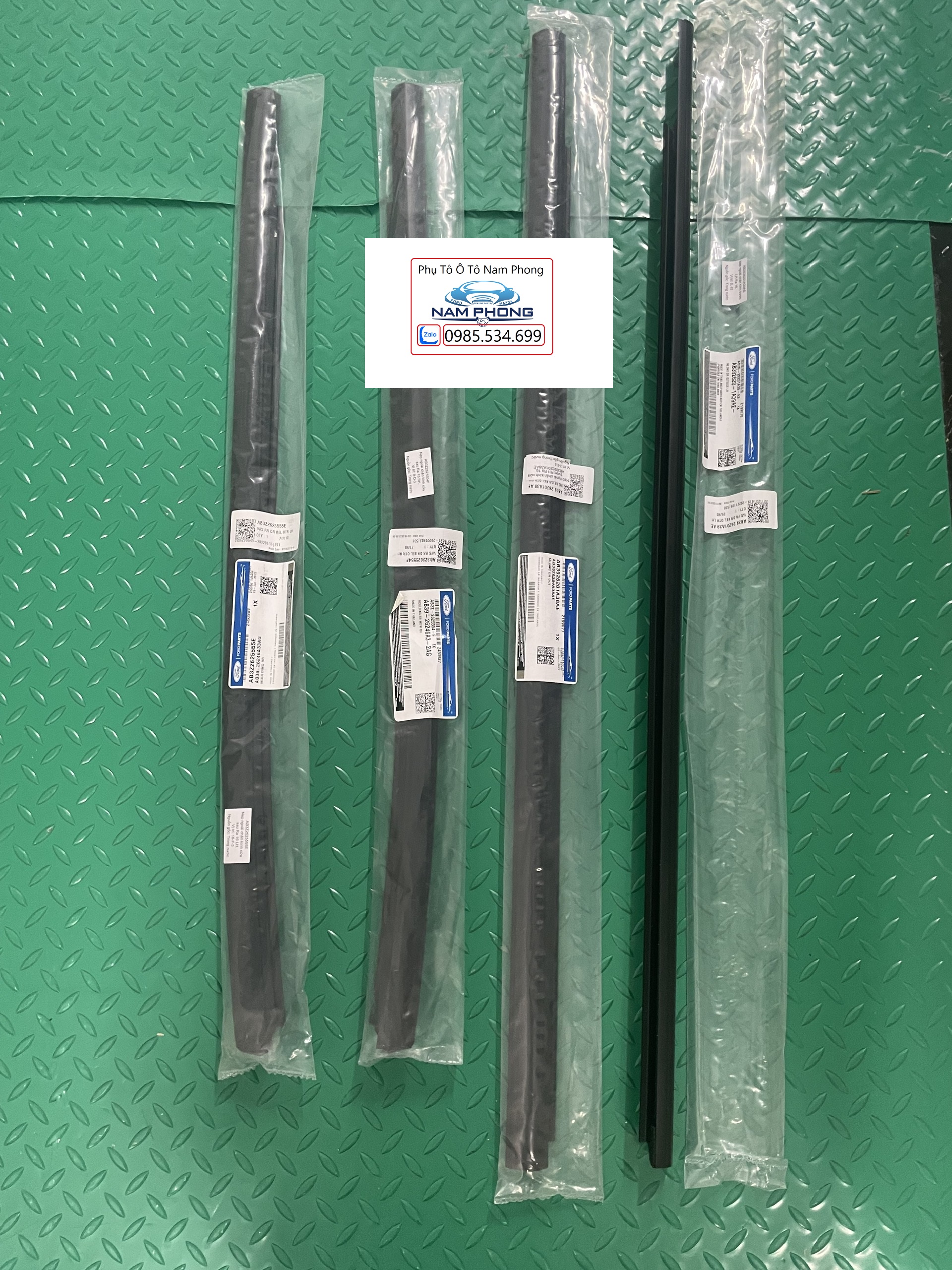 Nẹp ngoài chân kính Ranger 16 - AB3926201A39AE / AB3926201A38AE / AB3Z2625555E / AB3Z2625554F