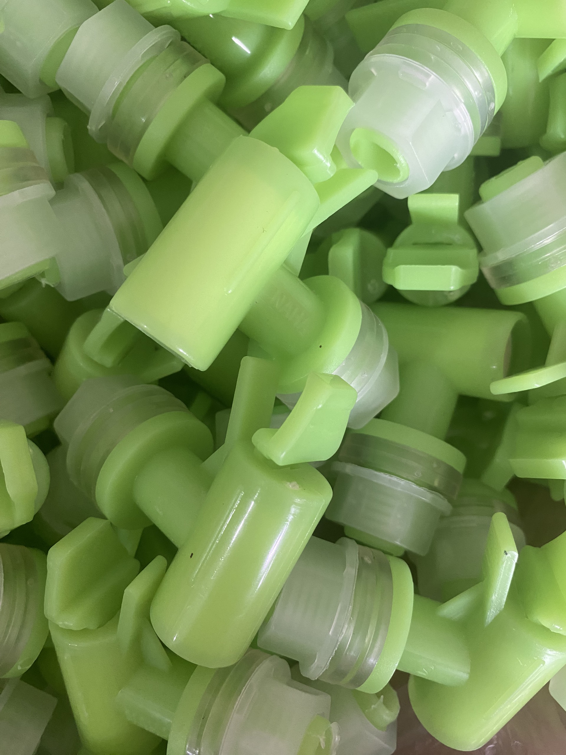 VÒI BÌNH NƯỚC 19L,20L MÀU XANH LÁ CÂY (50 CÁI)