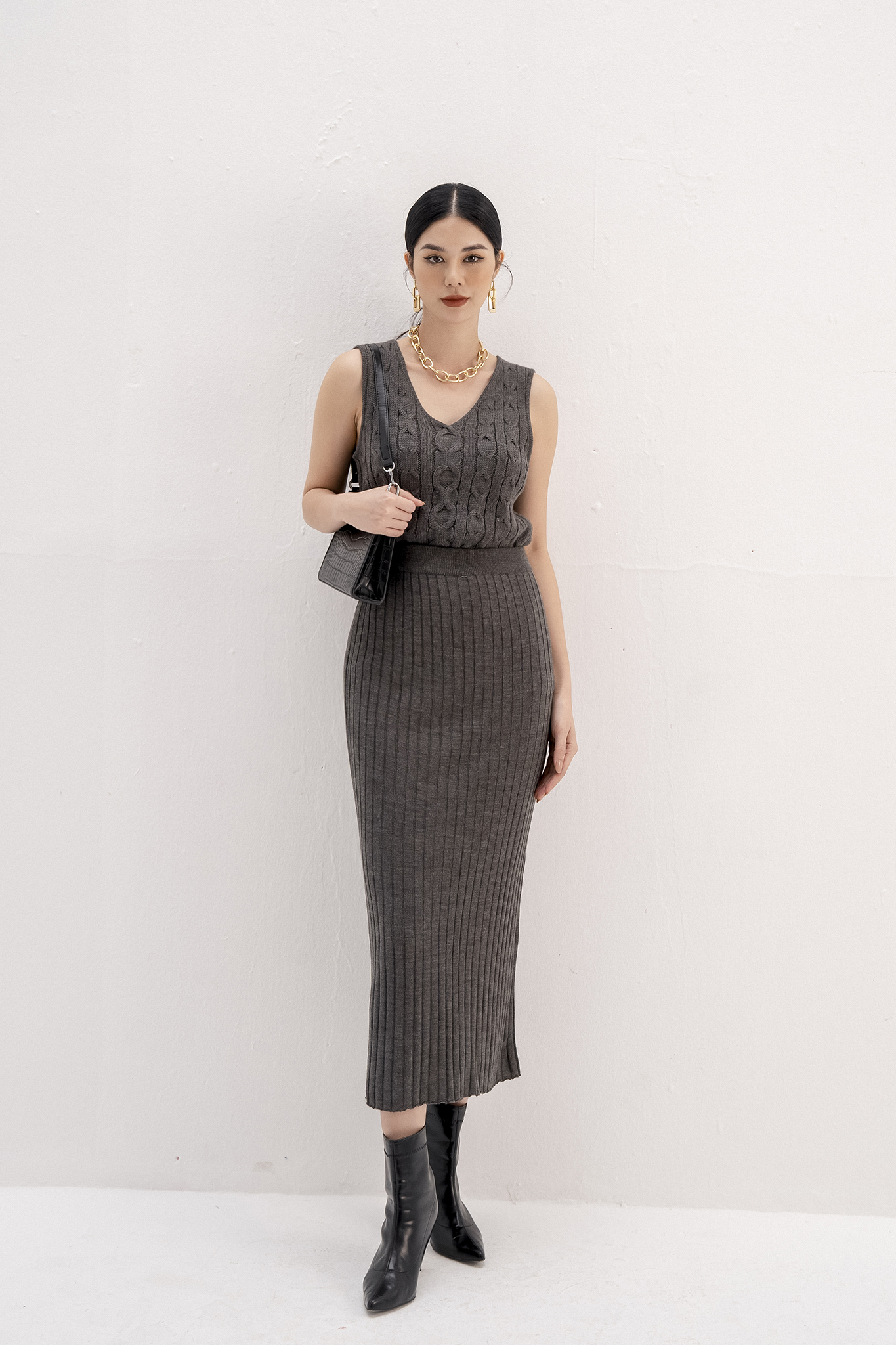 Áo len nữ sát nách cổ V Eva de Eva 21AALE014X