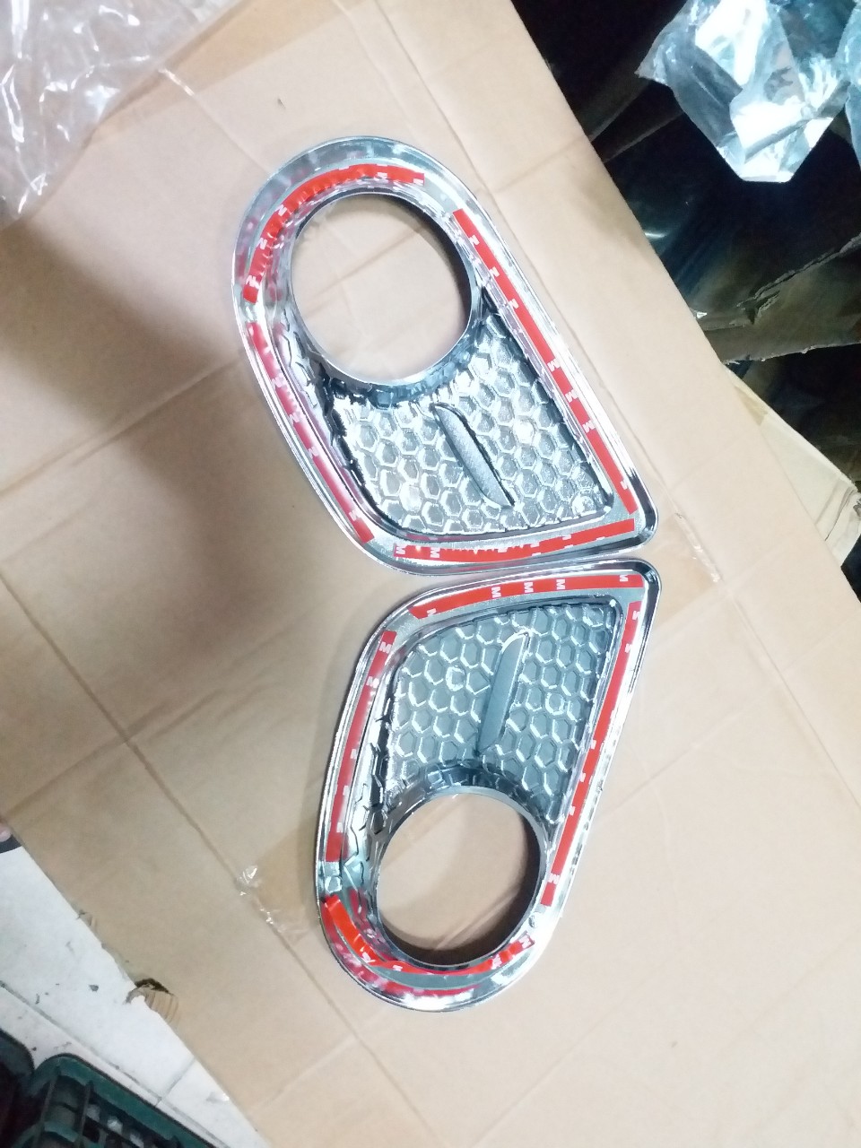 Bộ ốp viền đèn gầm xe Fortuner 2009-2011