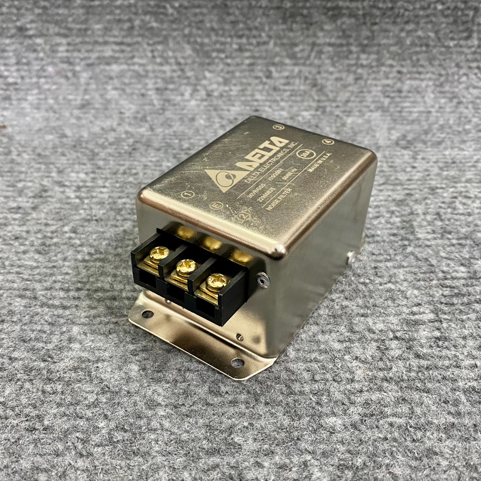 Lọc Nguồn Điện 30A Made In USA DELTA