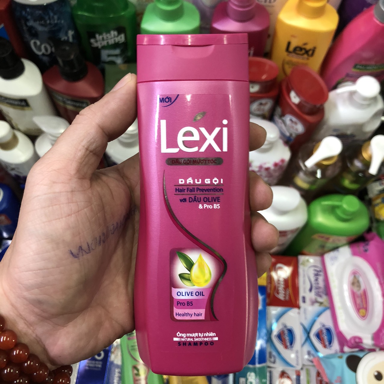 Dầu gội Lexi siêu mềm mượt 180ml (màu hồng)