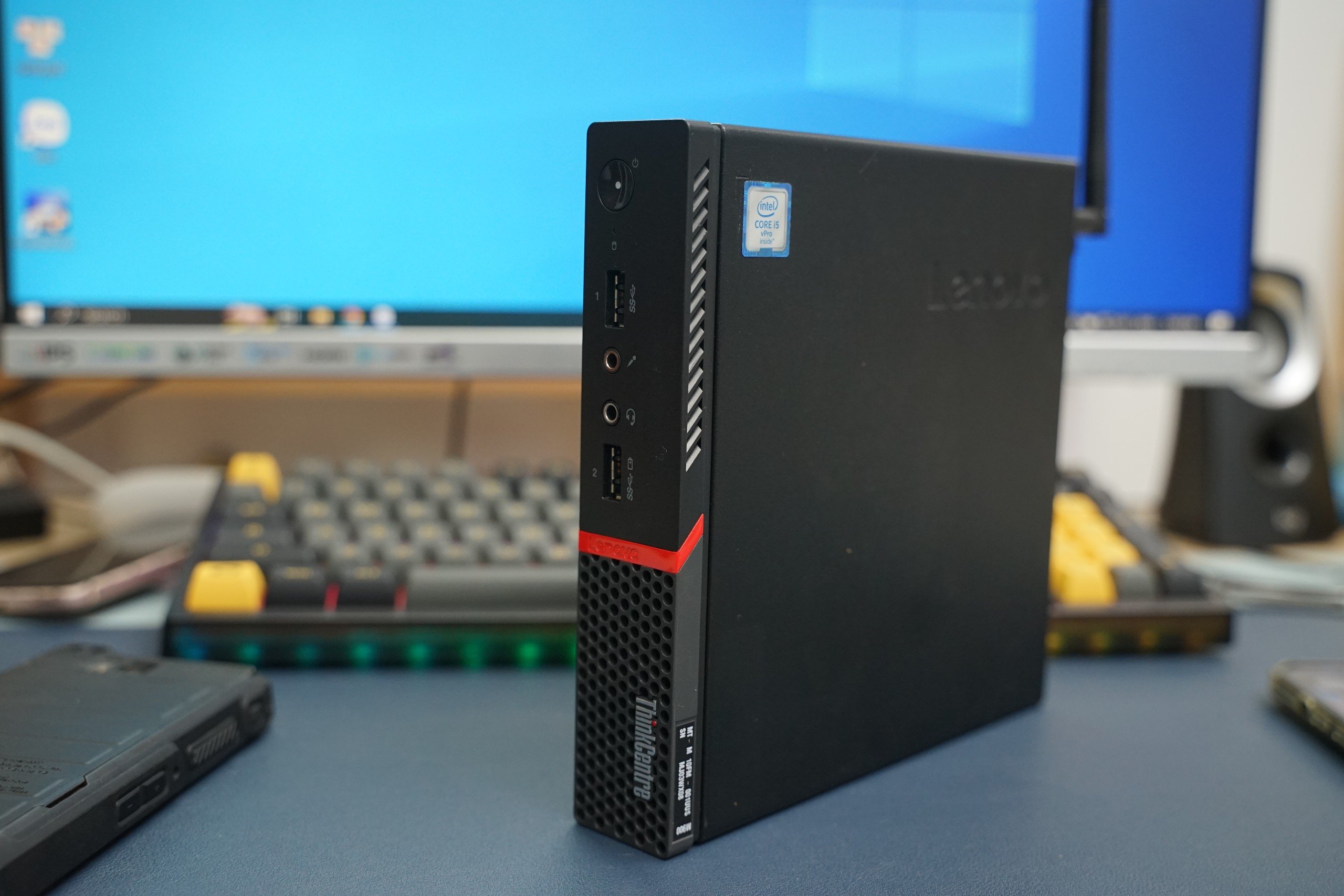 Máy Tính Mini PC Lenovo ThinkCentre M900 Tiny (Core i5-6500t, Ram 8GB, SSD 256GB, Wifi)