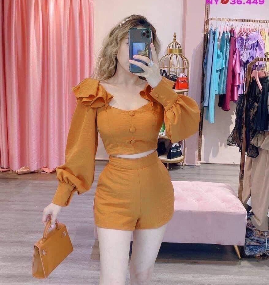 Set áo cánh tiên tay dài đính nút ngực và chân váy ôm