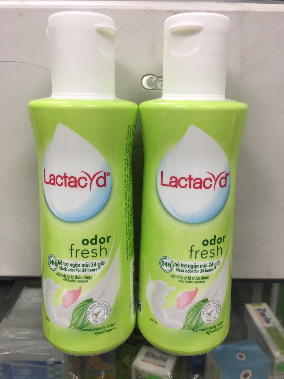 Dung dịch vệ sinh Lactacyd trầu không chai 150ml