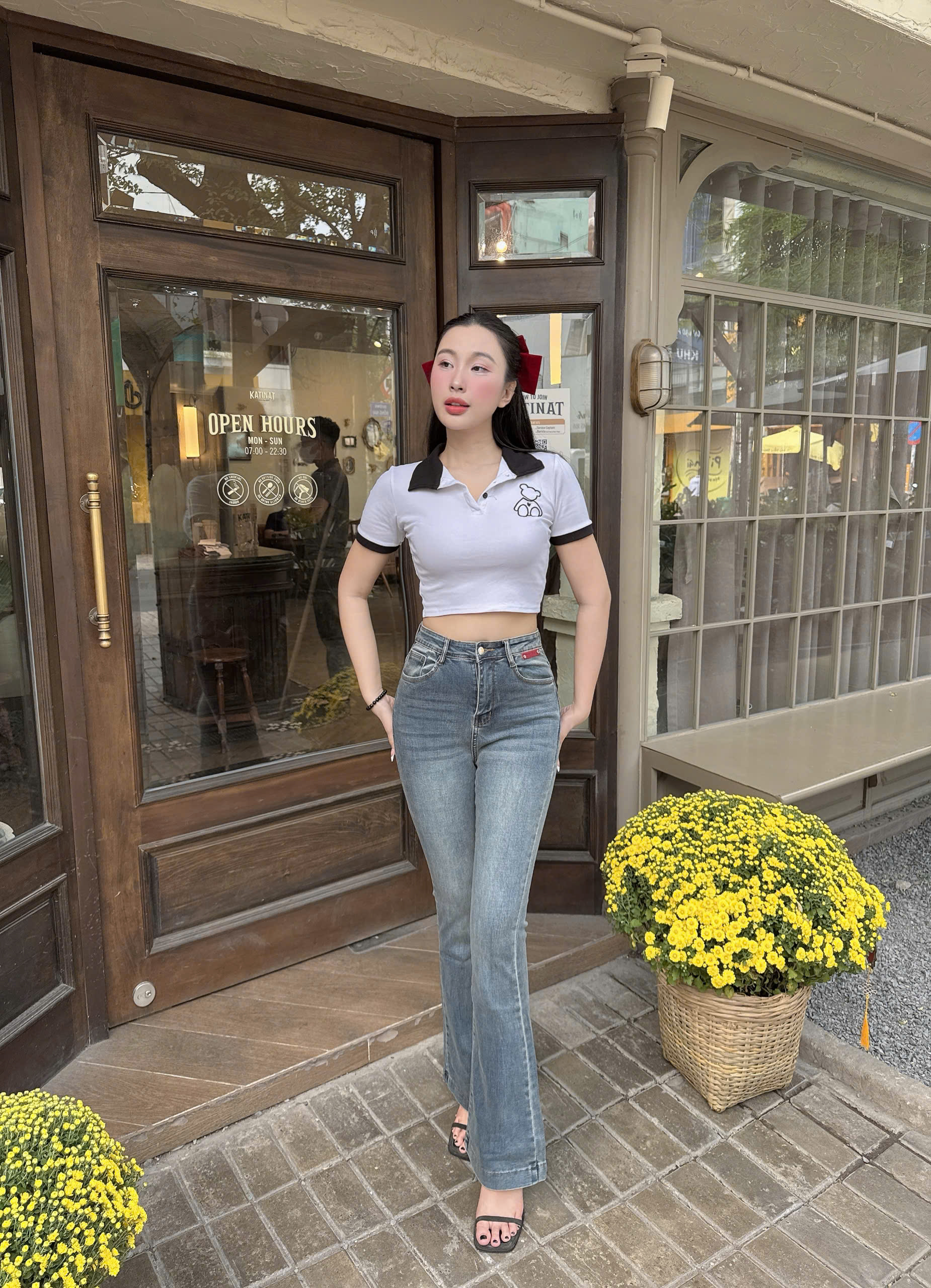 sale Quần jean nữ loe lưng cao 1 nut đính mạc da túi nâu đỏ chất co giãn 100-103cm