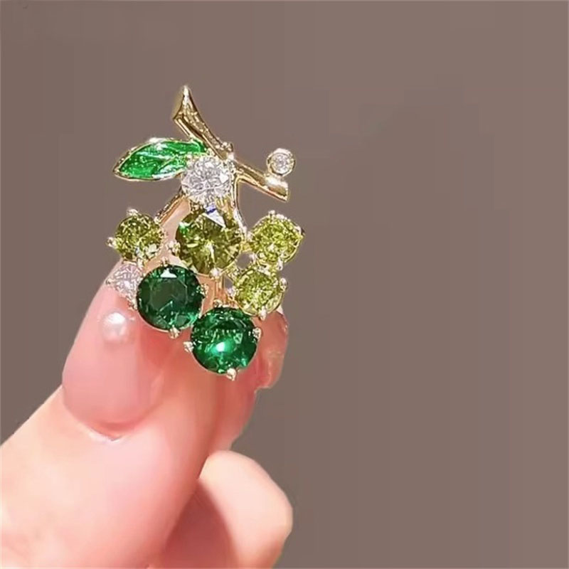 Bling Stone Vine brooch