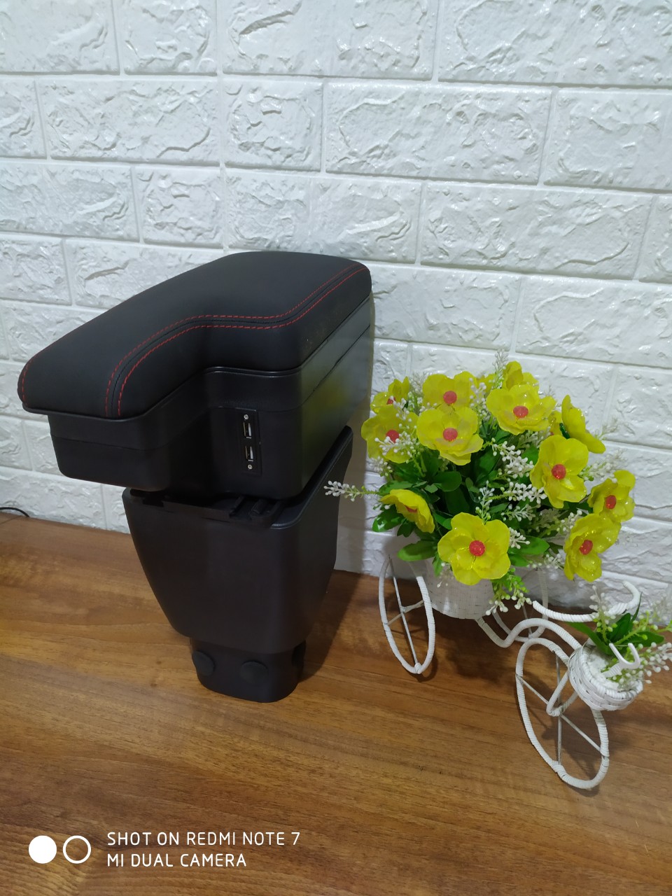 Hộp tì tay I10 dáng khuyết