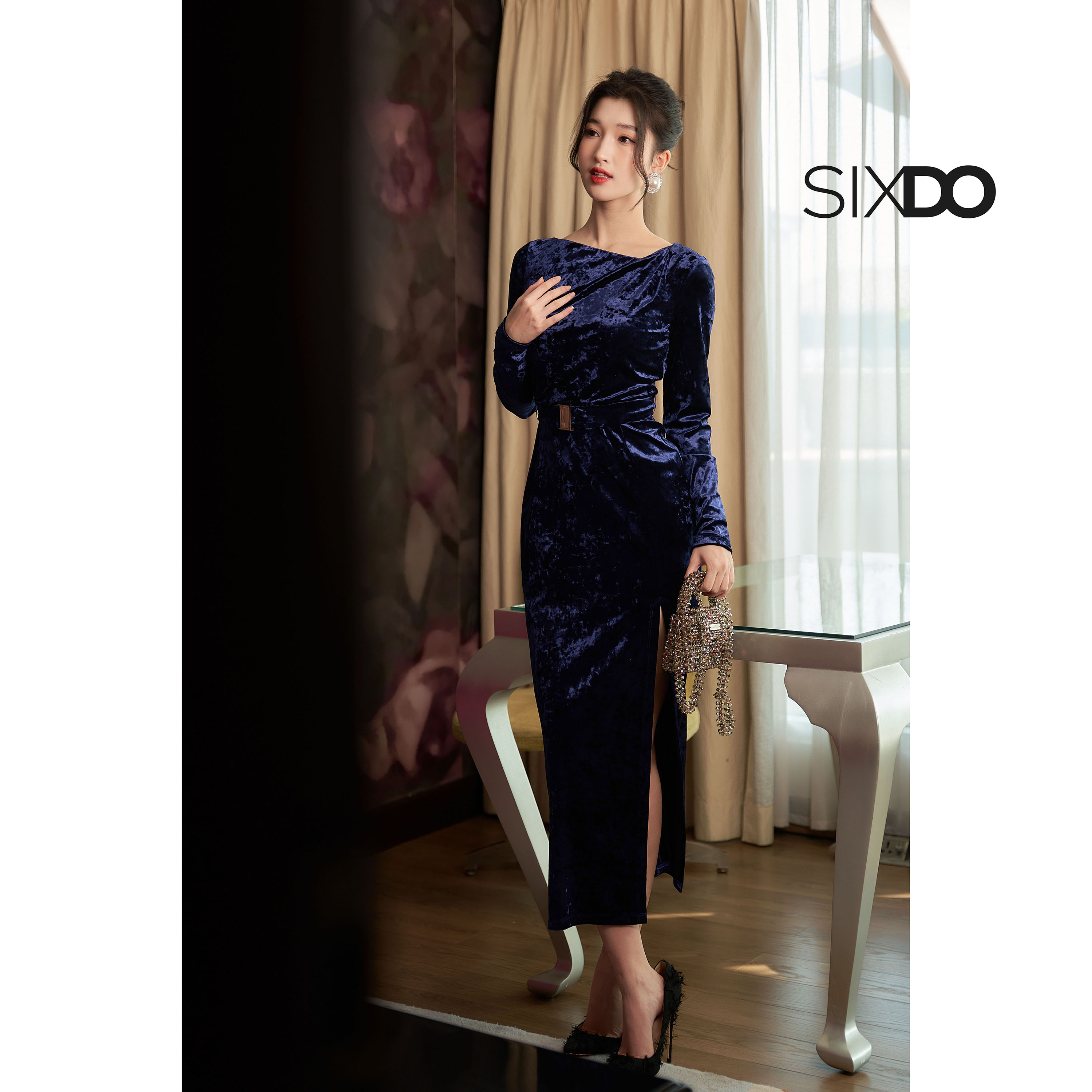 Đầm nhung xanh xẻ tà sixdo