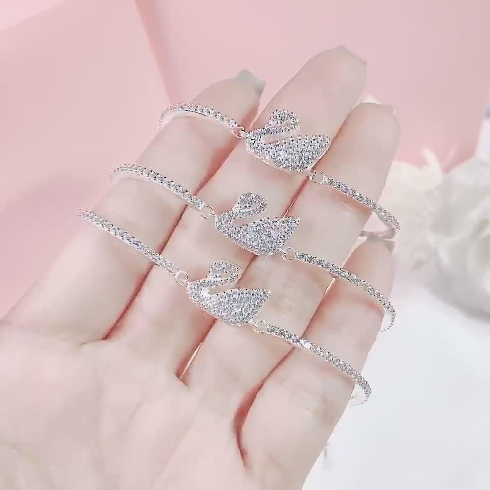 Lắc tay nữ , lắc tay thiên nga đính đá xung quanh, sang trọng lịch sự