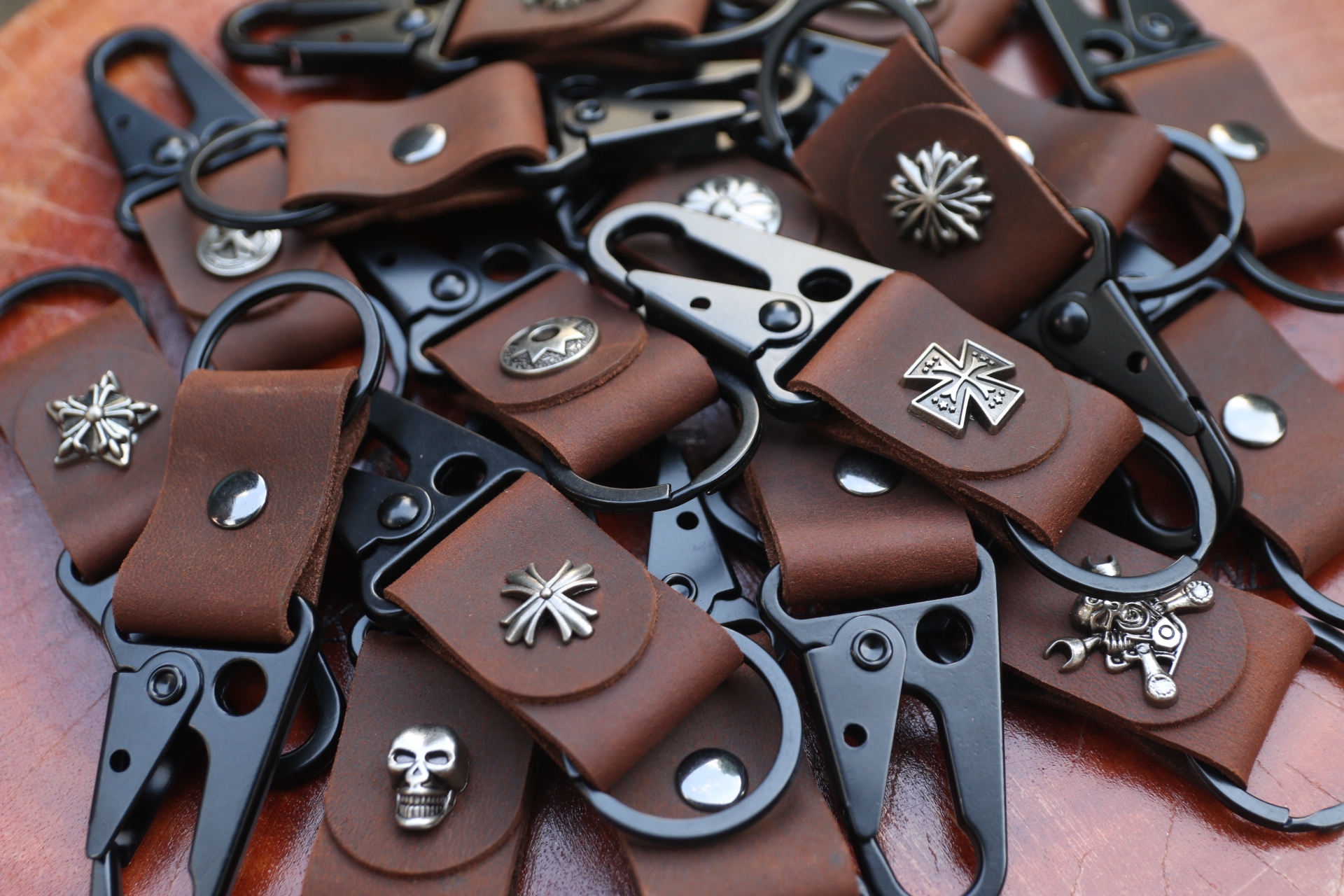 Móc Khóa Da Càng Cua Rivet nhiều hình Handmade