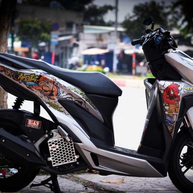 Tem rời Vario 2018 heo chó điên dán xe bạc