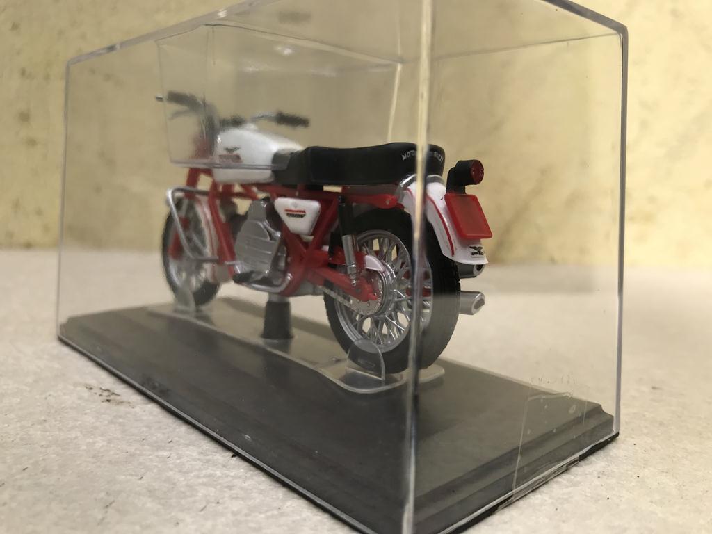 [HCM]Mô hình xe mô tô cổ GUZZI CALIFORNIA - 1:22