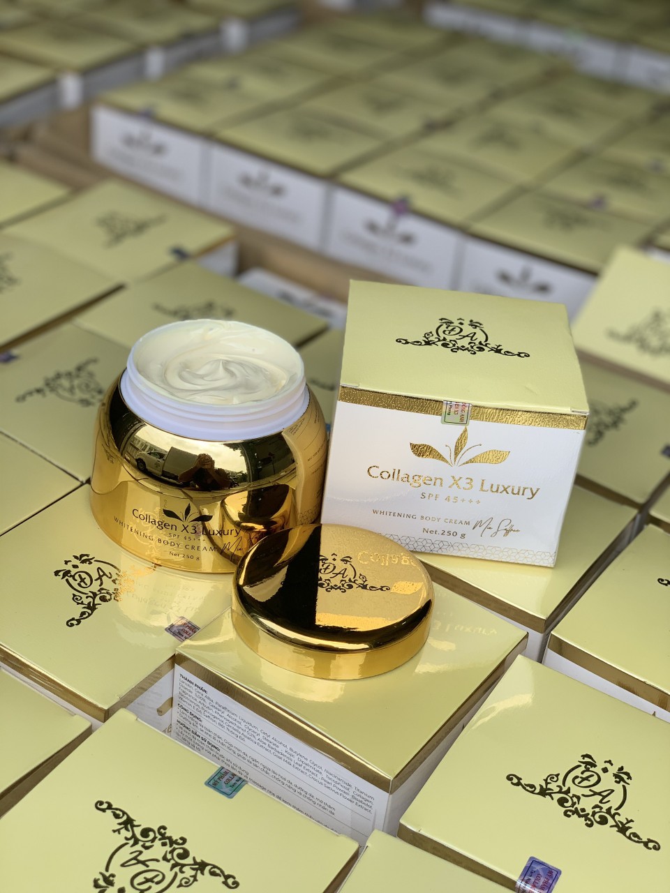 Kem Body Collagen X3 Luxury Đông Anh Siêu Trắng Mịn