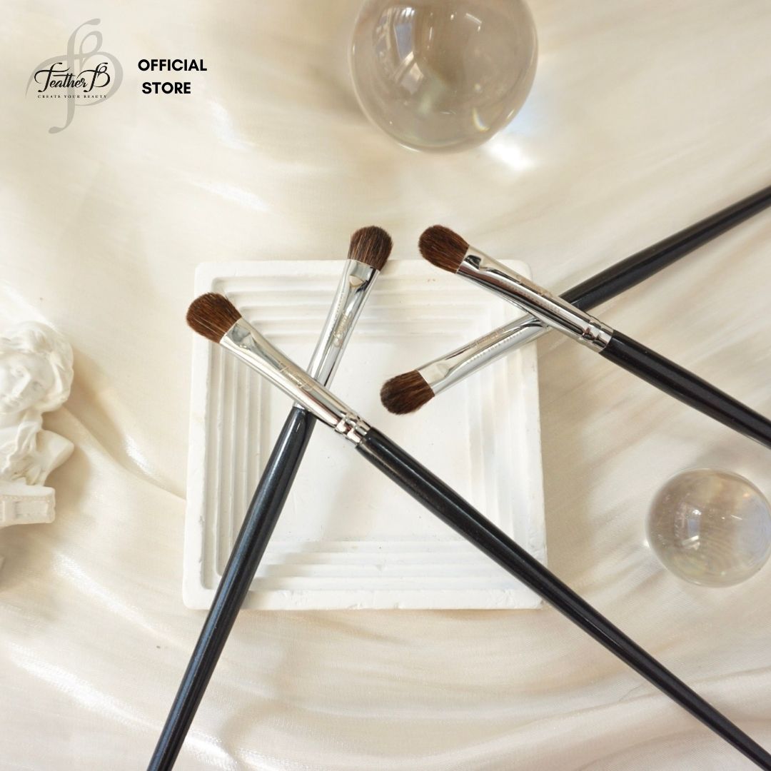 Cọ Tán Bầu Mắt Nhỏ Feather B 15