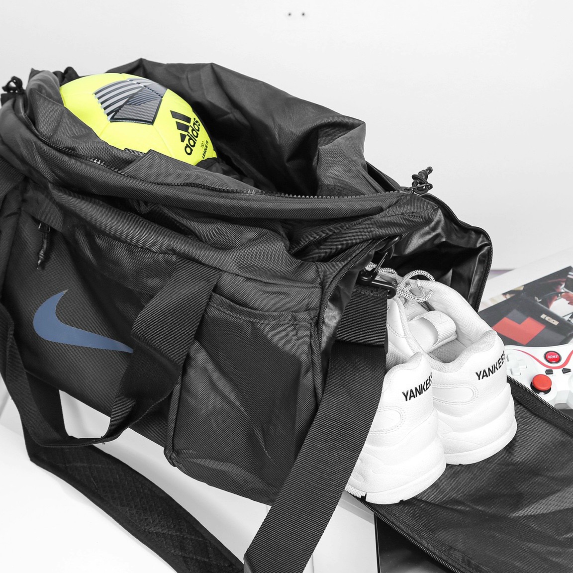 Túi xách du lịch size lớn Nike Vapor Speed Men’S Training Duffel 63L đựng quần áo cho 1-3 người