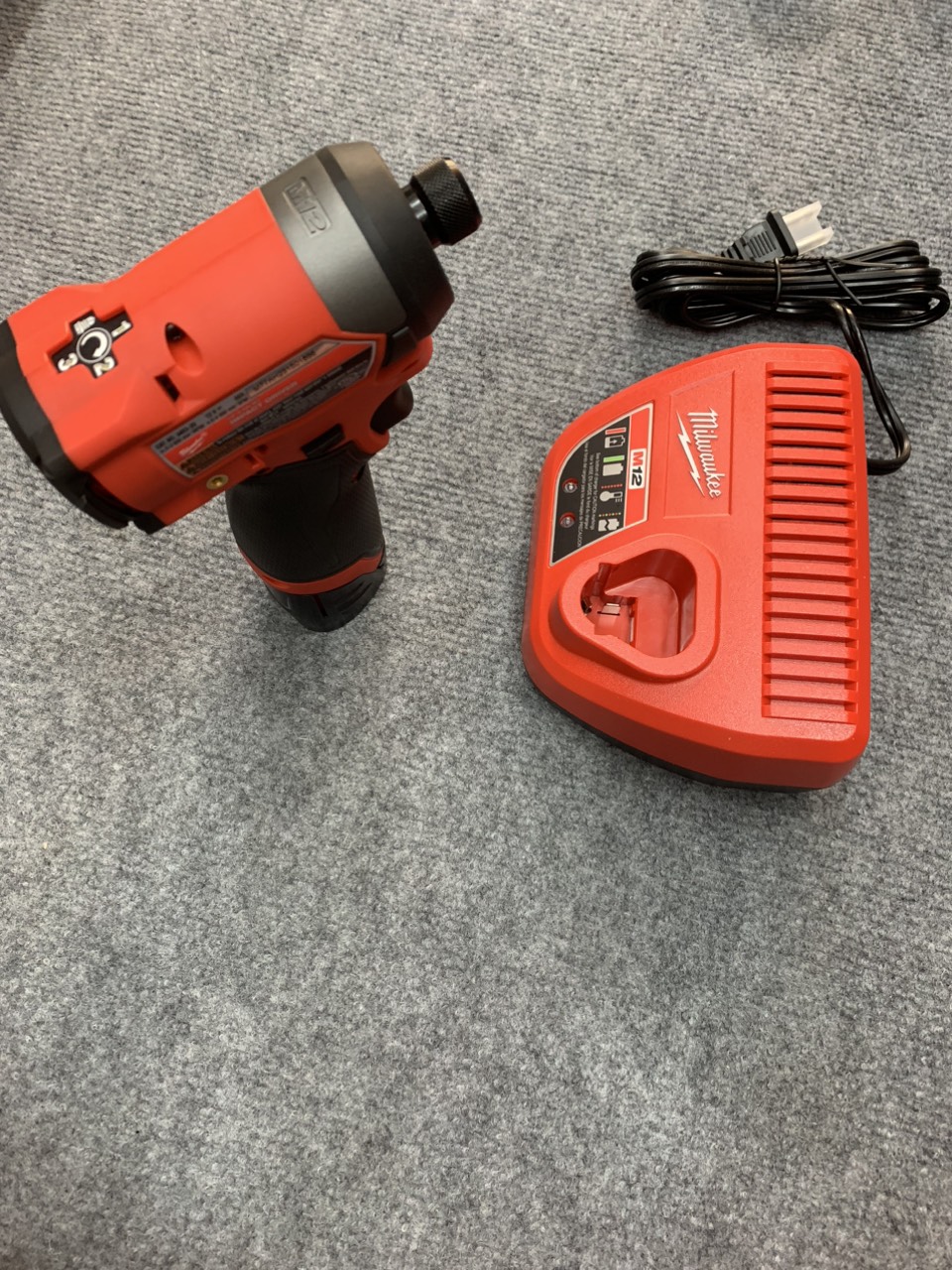 Máy vặn vít dùng pin 12V Milwaukee M12 3453