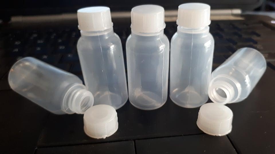 100 CHAI NHỰA NẮP VẶN 10ML - 20ML